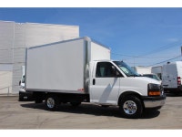2025 GMC Savana 2025 GMC SAVANA 3500 CUBE 12 PIEDS ROUE SIMPLE / CAMION NEUF / 8 CYLINDRES 6.6 LITRE... (image 1)