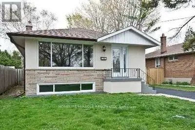 23 FROLICK CRESCENT Toronto (Morningside), Ontario