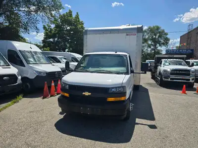 Perfect Auto 16 FT BOX - POWER LIFT GATE - 6.6 L GAS - PRICE IS INCLUDED SAFETY , OIL CHANGE AND YEL...