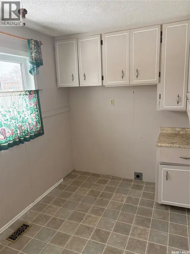 515 King STREET Weyburn, Saskatchewan in Houses for Sale in Regina - Image 8