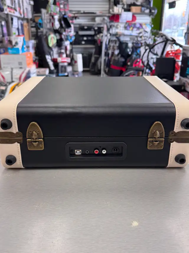 Crosley Portable Turntable in General Electronics in Oakville / Halton Region - Image 4