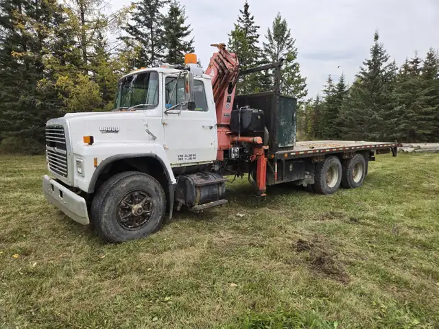 1990 Ford T/A Day Cab Picker Truck L8000 in Heavy Trucks in Calgary - Image 2