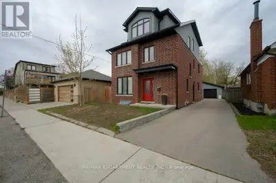 820 COSBURN AVENUE Toronto (East York), Ontario