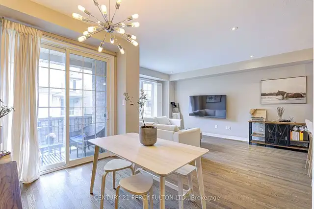 Beautifully maintained 3-storey freehold townhome ! in Houses for Sale in Oakville / Halton Region - Image 6