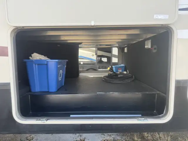 2017 Grand Design REFLECTION 337 RLS in Travel Trailers & Campers in St. Albert - Image 5