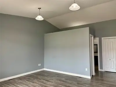 R33//Virden/Welcome to this beautifully maintained single-level condo in the heart of Virden, Manito...