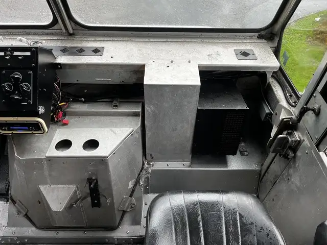 2005 Morgan Olson Workhorse 14 Foot Step Van with Shelving in Heavy Trucks in City of Montréal - Image 39