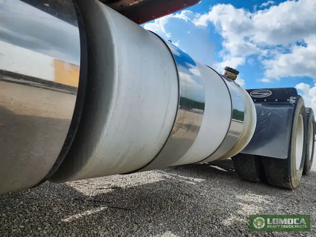 2016 Kenworth T800 Fuel Tank - Stock Number: KW-0793-28 in Heavy Equipment Parts & Accessories in Hamilton - Image 3