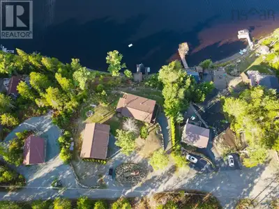 Charming Lakefront Home on Cockscomb Lake A Rare Find! Welcome to your lakeside retreat! This beauti...