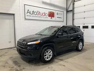 Le Jeep Cherokee North 2016 offert chez AutoStudio 72 à Mirabel propose un format pratique à 4 porte...