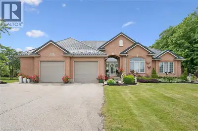 Properties like this rarely come to market. Set on over an acre of beautifully maintained land backi...