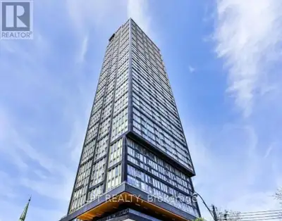 Urban luxury living at its finest. Spacious studio apartment Downtown Toronto. Floor-to-ceiling wind...