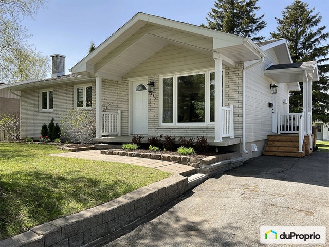 $419,500 - Bungalow for sale in Chicoutimi (Chicoutimi) — photo 1