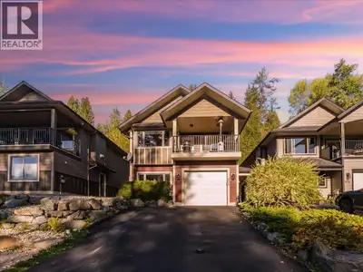 Welcome to this inviting Redstone home, where comfortable mountain living meets a backyard made for...