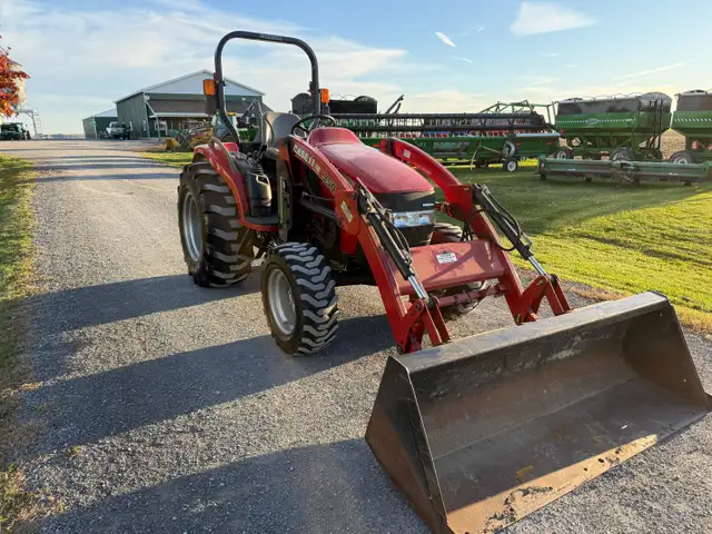 2011 CASE Farmall 45 45hp Tractor/Loader , Low Hrs Nice !! in Farming Equipment in Ottawa - Image 4
