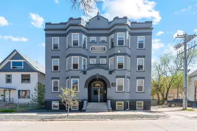 3 Bedroom Fully Renovated Suite at 181 Balmoral $1775 / month Brand New! Condo-Style Living | Availa...