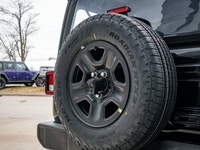 Welcome to 400 Chrysler Dodge Jeep Ram. 3.6L V-6 engine with manual transmission | 4x4 drive system... (image 9)