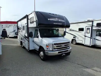 EAST TO WEST Entrada Class C gas motorhome 2200S highlights: 60in.in. x 80in.in. Bunk Over Cab Queen...