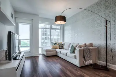 Beautiful 1-Bdrm Condo Unit in Midtown