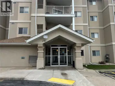 IMMACULATE 2 BDRM, 2 BATH CONDO IN BEAUTIFUL YORKTOWN CONDOS IN DESIRABLE SOUTH WINDSOR LOCATION. MI...