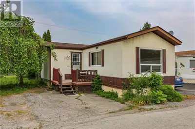 ATTENTION INVESTORS! Fantastic opportunity to own in the heart of Beamsville This 2 bedroom 1 bath m...
