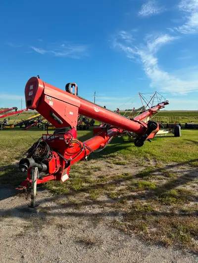 Farm King 16x104 used grain auger Teleswing with auger steer 2020