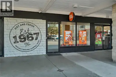 Located in a high-exposure downtown Campbell River setting, this well-established Pizza Pizza franch...
