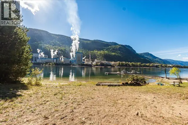 3788 Broadwater Road Castlegar, British Columbia in Houses for Sale in Nelson - Image 33