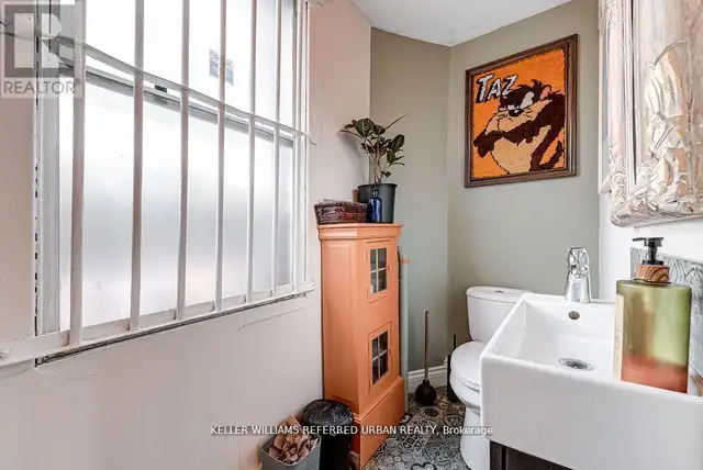 1118 QUEEN STREET E Toronto (South Riverdale), Ontario in Commercial & Office Space for Sale in City of Toronto - Image 22
