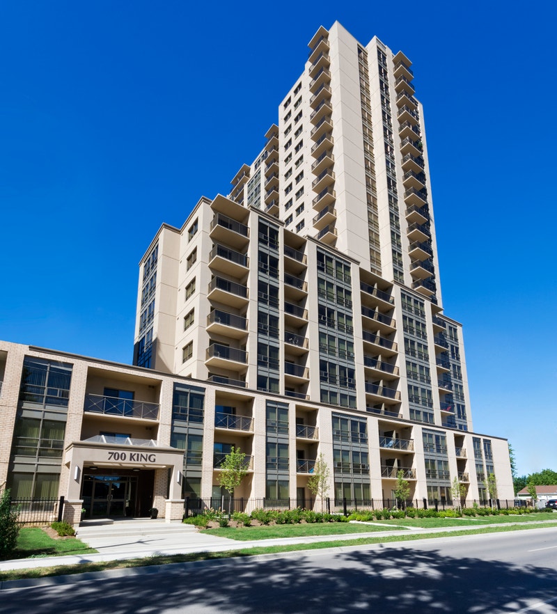 700 King Street (East Tower) 1 Bedroom + Den Apartment for Ren Long