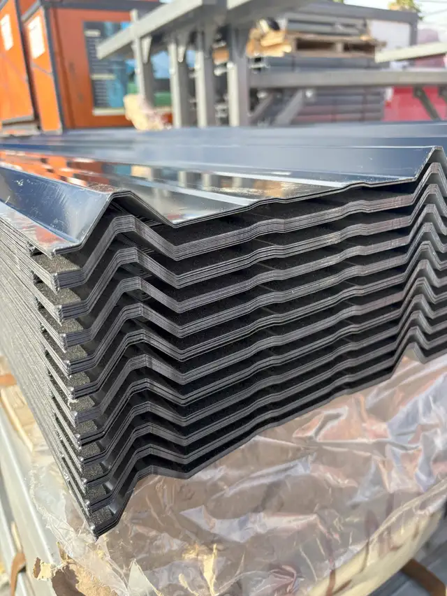 NEW 29 GA BLACK STEEL SIDING SHEET in Roofing in Medicine Hat - Image 4