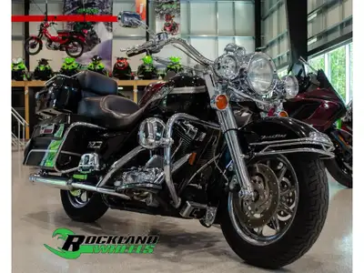 2003 Harley-Davidson ROAD KING 100th ANNIVERSARY EDITION Découvrez le Harley-Davidson Road King 2003...