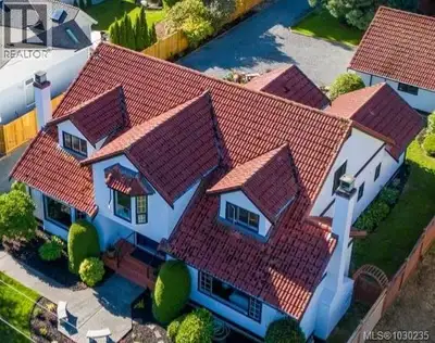 Stunning Heritage home in Qualicum Beach. Facing the Golf Course and mere minutes from the Beach, th...