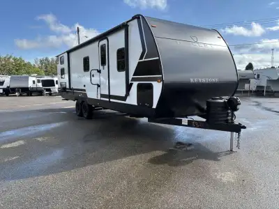 Keystone Bullet Classic travel trailer 28QBCWE highlights: Pass-Through Storage Full Bath 17' Awning...