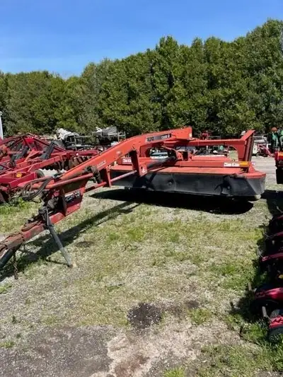 1997 Case IH 8312 Disc Mower, steel roller, center pivot 1997 CASE IH 8312