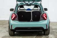 Francais: * Premier + * Style Favoured * Siège actif, conducteur * Sièges avant électriques * Accès... (image 6)