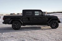 This Jeep Gladiator has a dependable Regular Unleaded V-6 3.6 L/220 engine powering this Automatic t... (image 4)