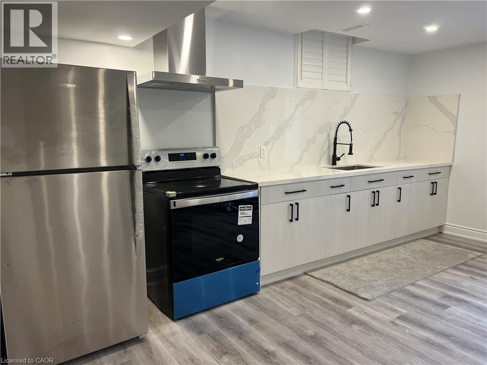 252 RAYMOND Road Unit# Lower Ancaster, Ontario 3