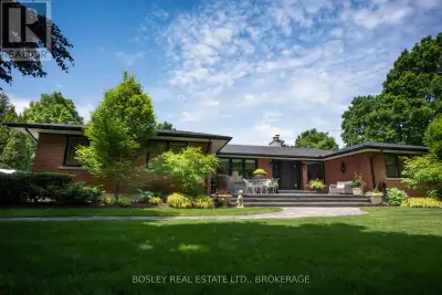 Welcome to 14796 Niagara River Parkway. Rare opportunity to own 225 feet frontage on the Highly Cove...