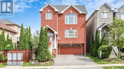 ***Welcome To 247 Knapton Dr *** A Stunning 3-Bedroom, 4-Bathroom Detached 2-Storey In Newmarket-s W...