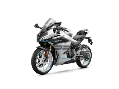 CFMOTO 450SS 2026 Moteur bicylindre parallèle de 450 (51 hp) Hauteur du siège: 795 mm (31.3 po) Capa...