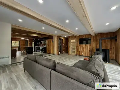 Magnifique maison style chalet construite en 1975 complètement rénovée en 2025. La cuisine entièreme...