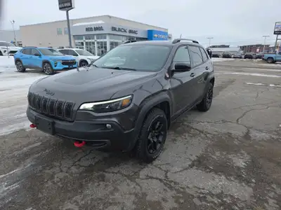 Trailhawk EliteFully loaded with leather, navigation and sunroofHeated seats and steering wheel.Grea...
