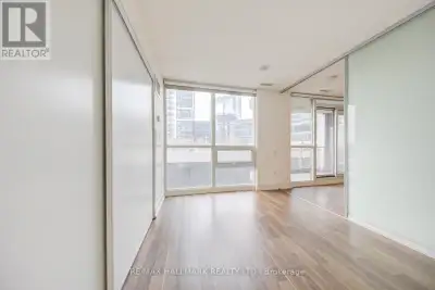 Client RemarksLuxurious Condo At The Prestigious Minto Spring Gardens Right On 2 Subway Lines(Yonge...