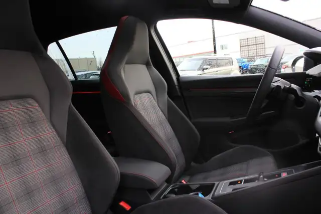 2022 Volkswagen Golf GTI Autobahn Auto for sale in Cars & Trucks in Comox / Courtenay / Cumberland - Image 15