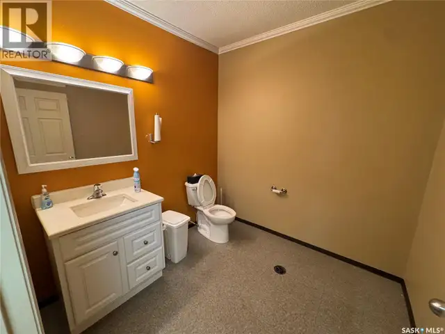 102 Sims AVENUE Weyburn, Saskatchewan in Commercial & Office Space for Sale in Regina - Image 12