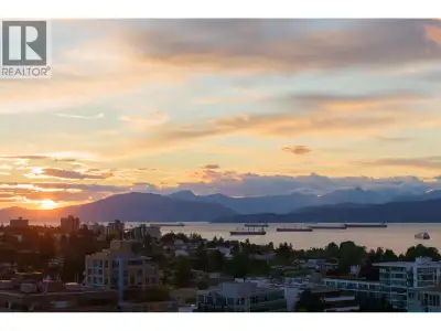 Hennessy House, a truly exceptional penthouse residence in the heart of Fairview, offering panoramic...