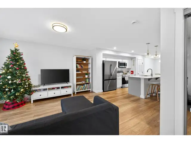 201 SUNLAND WY Sherwood Park, Alberta in Houses for Sale in Strathcona County - Image 5