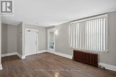 A well-maintained one-bedroom apartment is now available at 109 Balsam Avenue in Hamilton. This unit...