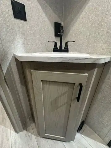 2025 East To West 2475BH in Travel Trailers & Campers in Winnipeg - Image 29